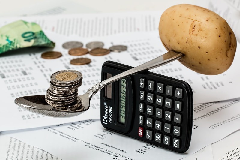Słyszysz pierwsze wiadomości o kryzysie finansowym. Co robisz?