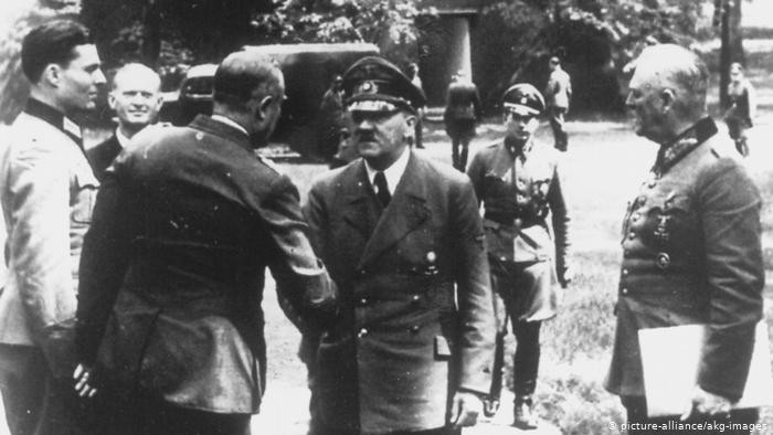 1933 Hitler zostaje kanclerzem.