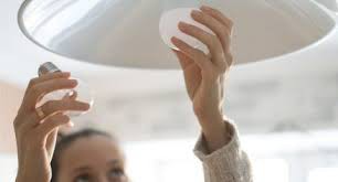 Masz wysokie rachunki? Zastanawiasz się w jaki sposób obniżyć zużycie energi elektrycznej oraz innych paliw? Oto kilka porad