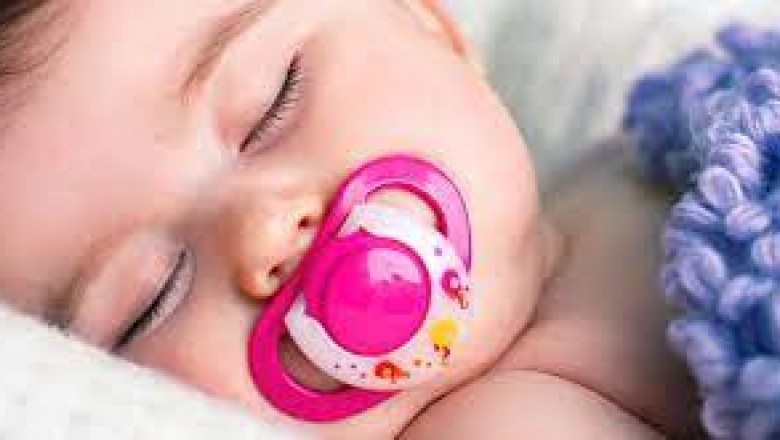 Jaki smoczek dla dziecka? Czy smoczek może szkodzić? Jak często wymieniać smoczek?