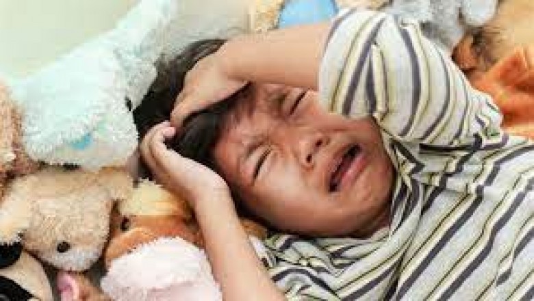 Dziecko nie chce spać samo. Co zrobić, gdy dziecko co noc zjawia się u was z poduszką pod pachą?