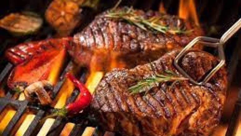 Jak bezpiecznie i szybko rozpalić domowy grill?