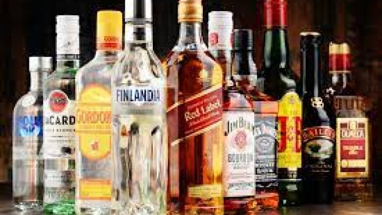 Sennik: alkohol, pić alkohol, upić się, sen o piciu alkoholu, mieć kaca.