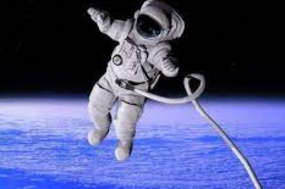 Sennik: astronauta, sen o astronaucie,  podróżować w kosmosie, wypadek w kosmosie.