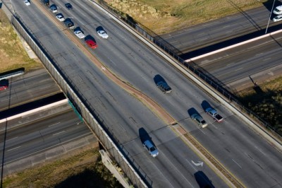 Sennik: autostrada, jechać autostradą, nierówna powierzchnia autostrady, sen o autostradzie.