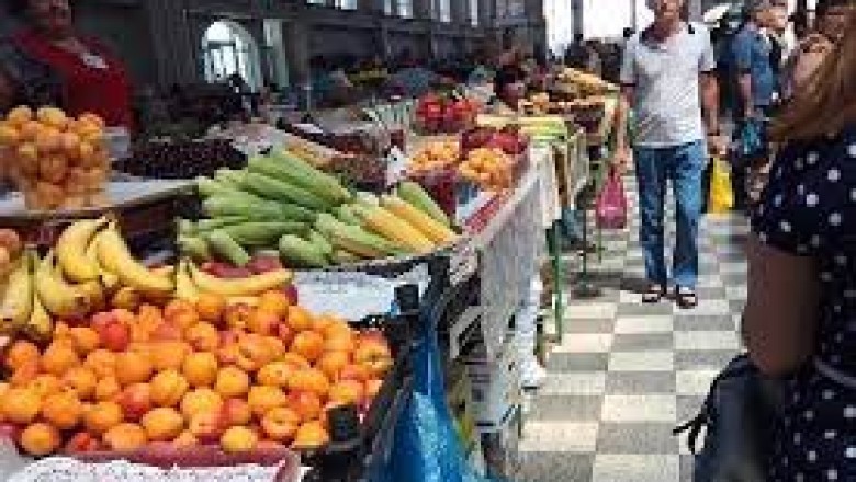 Sennik: bazar, być na bazarze,sen o bazarze, robić zakupy na bazarze.