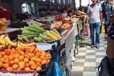 Sennik: bazar, być na bazarze,sen o bazarze, robić zakupy na bazarze.