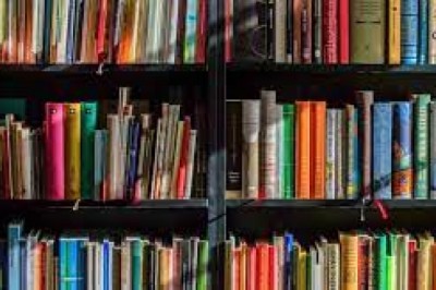 Sennik: bibliotek, biblioteczka, stara książka, sen o bibliotece.