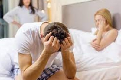 Jak poznać,  że facet (mąż) ma kogoś na boku?  Co wskazuje na zdradę?