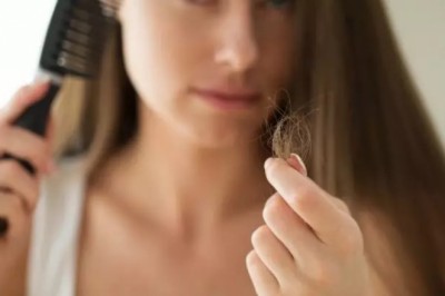 Dlaczego włosy wypadają? Ile dziennie wypada włosów? Jak powstrzymać wypadanie włosów?