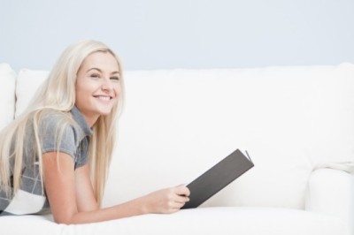 Jak zafarbować włosy na blond żeby nie wyszły żółte? Farbowanie włosów na blond – porady