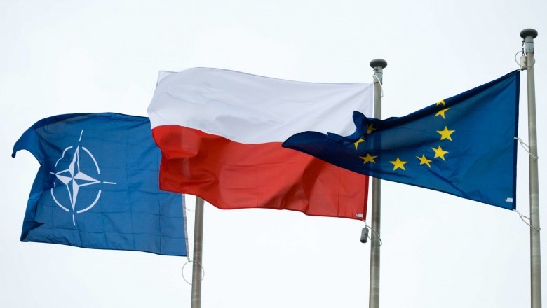 Jak prawidłowo powiesić flagę Polski. Kiedy oraz gdzie wieszamy flagę Polski?