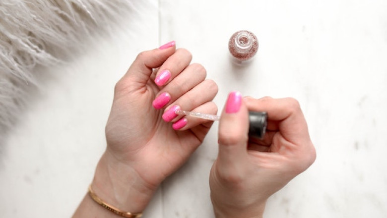 Czy manicure hybrydowy jest szkodliwy?