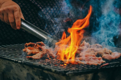 Czy można grillować na balkonie w bloku?