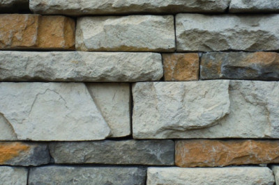 Jak usunąć stare tapety ze ścian?