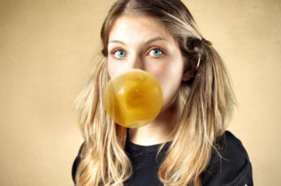 Jak usunąć gumę z włosów?