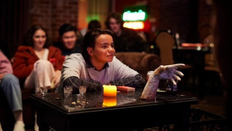 Mów do mnie! (Talk to Me) 2022 - Film Online •Gdzie obejrzeć za darmo • Recenzja