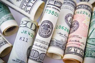 Na koncie czy lokacie? Gdzie trzymać pieniądze?