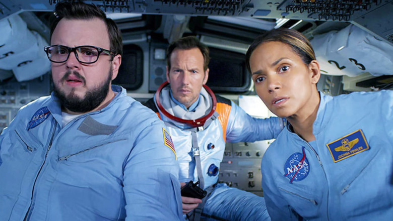 Film Moonfall (2022) - Online •Gdzie obejrzeć za darmo • Recenzja