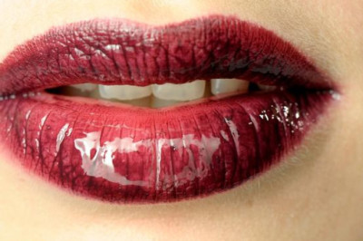 Powiększanie ust. Domowe sposoby na powiększanie ust