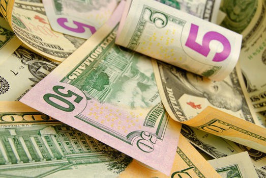 Jak działa faktoring, jakie są jego zalety i kto może z niego skorzystać?