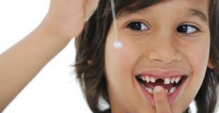 Sennik: Czuć smak krwi w ustach, ruszający się ząb, wypadający ząb, wypadające zęby, rosną wielkie zęby