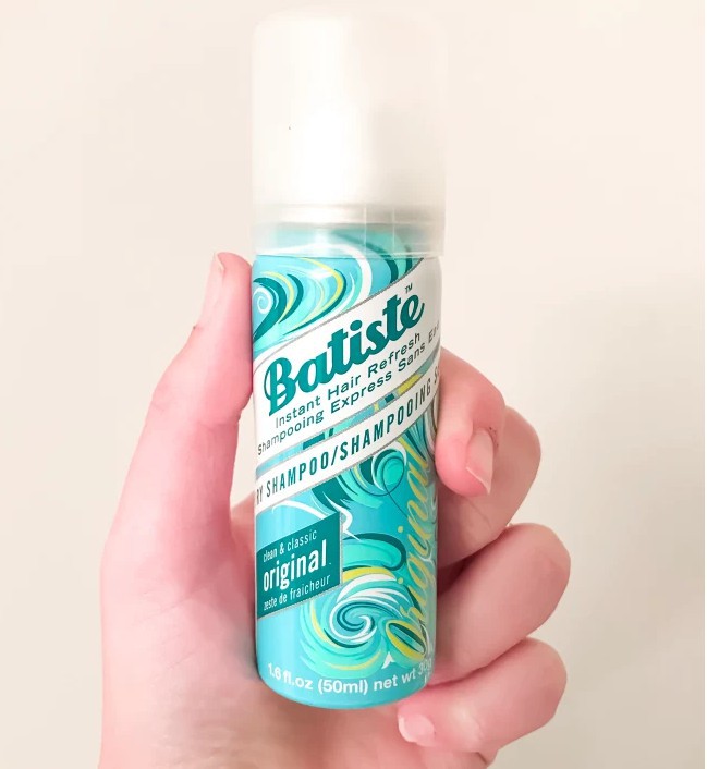 3 najlepsze suche szampony do włosów cienkich i ciemnych