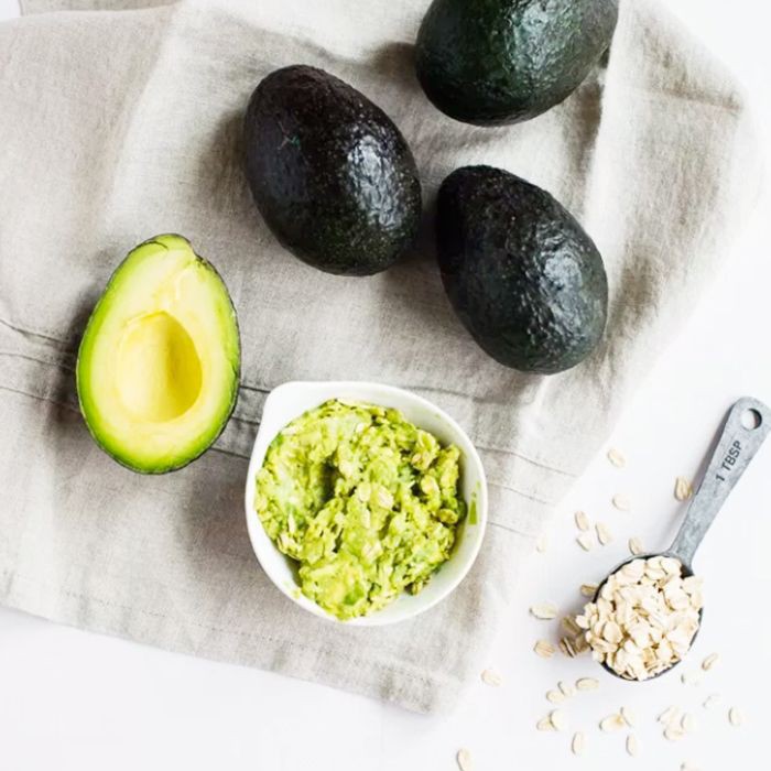 Jak zrobić w domu maskę do włosów z awokado