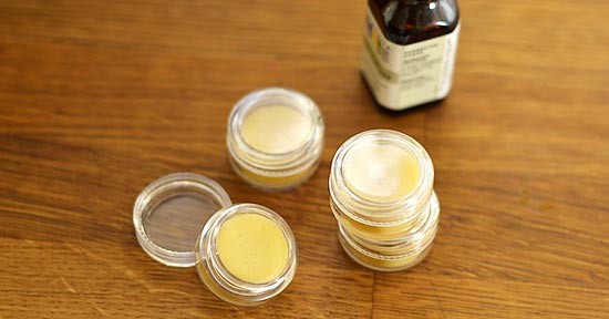 Domowy słodki peeling do ust ( spierzchniętych warg)- DIY