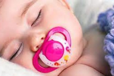 Jaki smoczek dla dziecka? Czy smoczek może szkodzić? Jak często wymieniać smoczek?