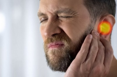 Domowe sposoby na zapalenie ucha. Co zrobić żeby nie bolało ucho? Co jest dobre na zapalenie ucha? Jak rozgrzać ucho?