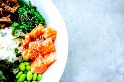 Jak poradzić sobie z objadaniem się? Co jeść na mieście? Co zamawiać w restauracji na diecie?