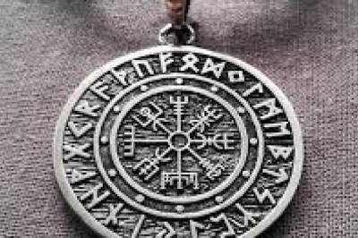 Sennik: amulet, zgubić amulet, nosić amulet,  widzieć amulet.