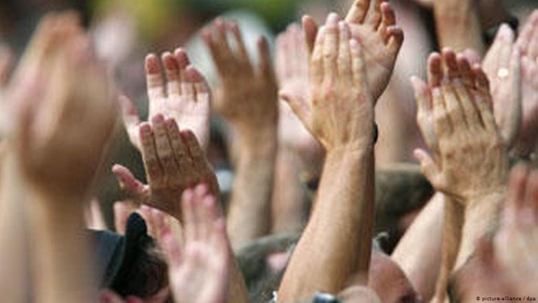 Sennik:  aplauz, słyszeć brawa, otrzymać brawa, być oklaskiwanym