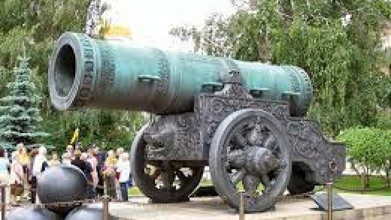 Sennik: armata, sen o armacie, słyszeć wystrzały z armaty, strzelająca armata.