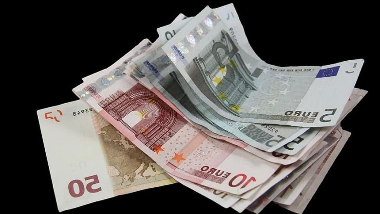 Sennik: banknot, zbierać pieniądze.