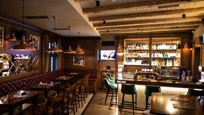 Sennik: bar, być w barze, widzieć ludzi w barze