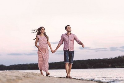 Czy podróże samolotami są bezpieczne dla ciężarnych? Gdzie jechać na wakacje w ciąży? Do którego miesiąca można podróżować w ciąży?