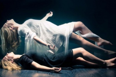 Co dzieje się z ciałem po śmierci? Czy można całować zmarłego? Co się dzieje z ciałem przed pogrzebem?