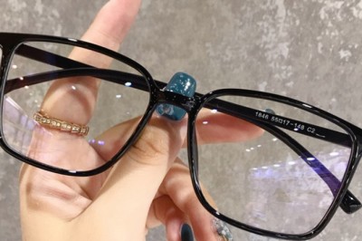 Jak zabezpieczyć swój dowód osobisty? Jak chronić swoją tożsamość w internecie? Skąd oszuści mają moje dane? Czego nie podawać przez telefon?