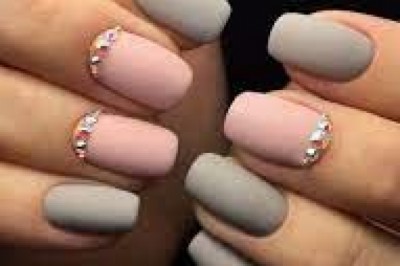 Jak przedłużyć trwałość lakieru do paznokci oraz  co zrobić żeby lakier do paznokci nie odpryskiwał?