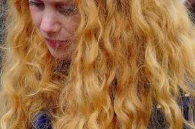 Pielęgnacja suchych włosów. Jak zregenerować suche i zniszczone włosy? Co mocno nawilża włosy?