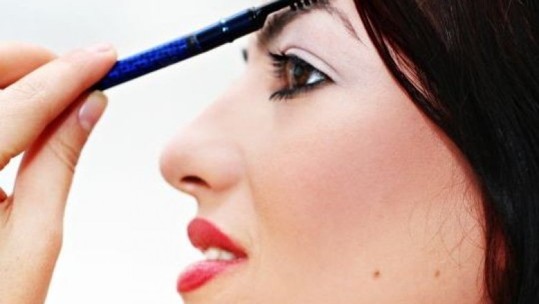 Zadbaj o ładną oprawę oczu - zasady pielęgnacji i regulacji brwi