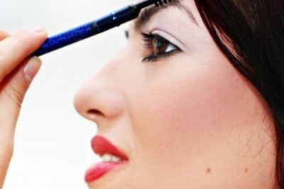 Zadbaj o ładną oprawę oczu - zasady pielęgnacji i regulacji brwi