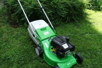 Na co zwrócić uwagę przy zakupie kosiarki spalinowej lub elektrycznej?