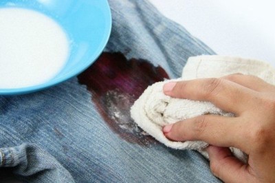 Jak domowym sposobem usunąć plamy z krwi?