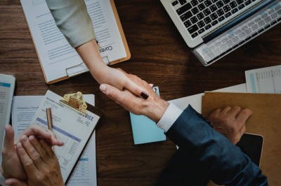 Czym jest spread i jak bank na nim zarabia?