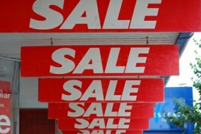 Czy można zwrócić towar kupiony na wyprzedaży? Czy towar przeceniony nie podlega reklamacji?