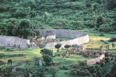 Kto zbudował mury w Zimbabwe?