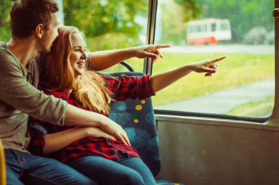 Podrywa mnie chłopak przyjaciółki. Co zrobić jak ktoś mnie podrywa?